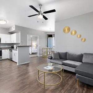 Apartment Luxury Mountain View 2br With Balcony Located In